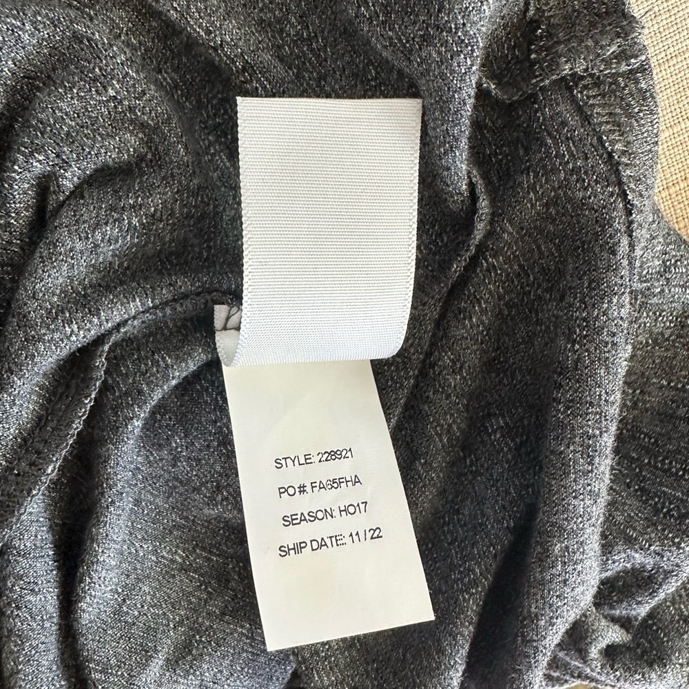 Athleta Women's Gray Top size small - Picture 10 of 10